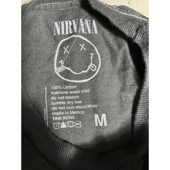 Nirvana Photo Dip-Dye Graphic Hot Topic Band Logo T Shirt Size Medium Tee - Picture 6 of 6